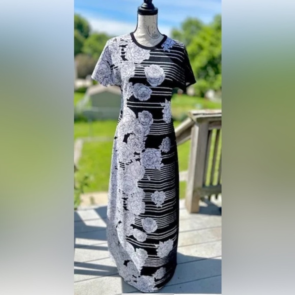 Lularoe Black & White Contrast Roses Maria Maxi Dress Size XS EUC!​​